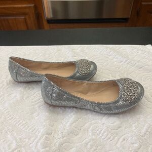 New, Never Worn, Girls Gianni Bini Silver Leather Ballet Flats.  Sz. 3.